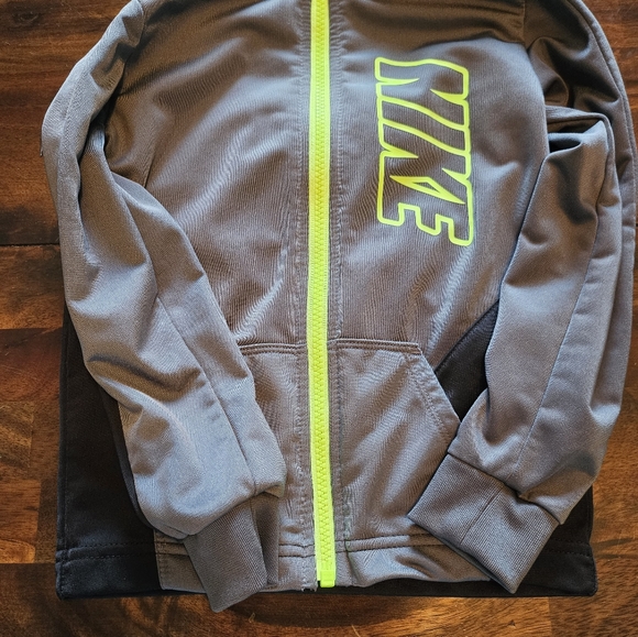 Nike, puma, hurley, converse size 5 boys - Picture 2 of 8